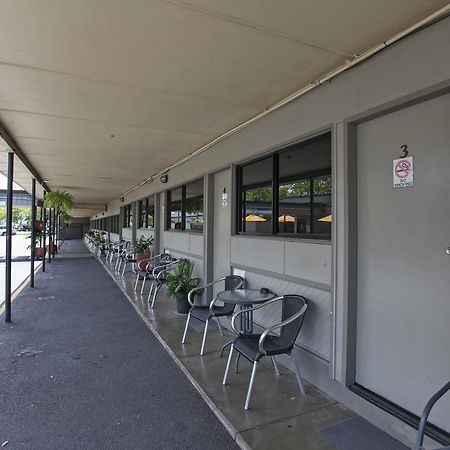 Tandara Hotel Motel Sarina Buitenkant foto