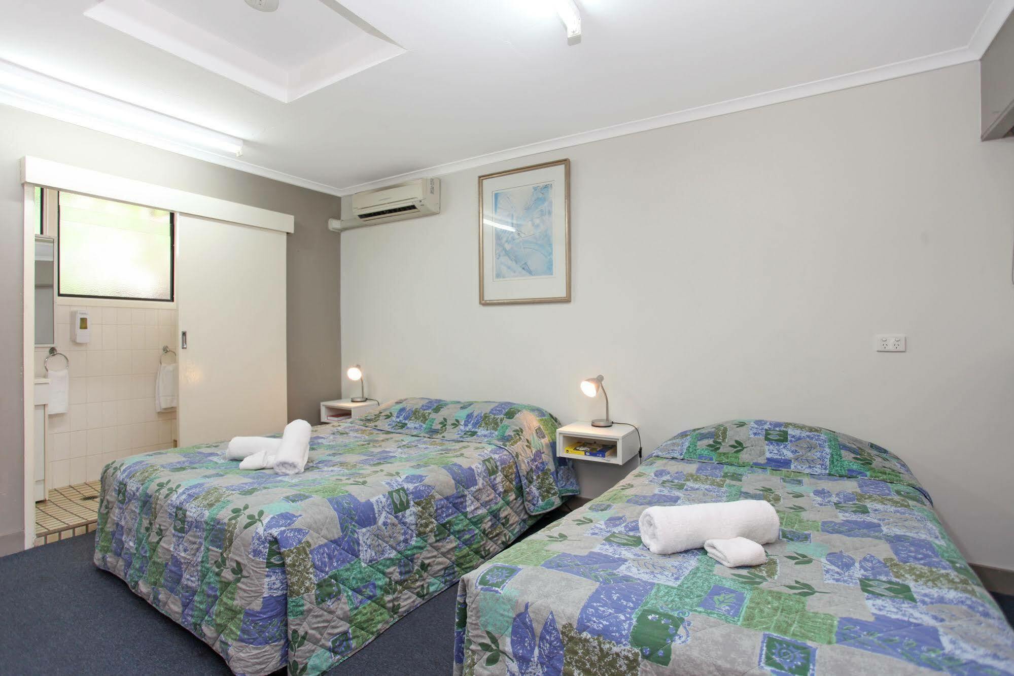 Tandara Hotel Motel Sarina Buitenkant foto