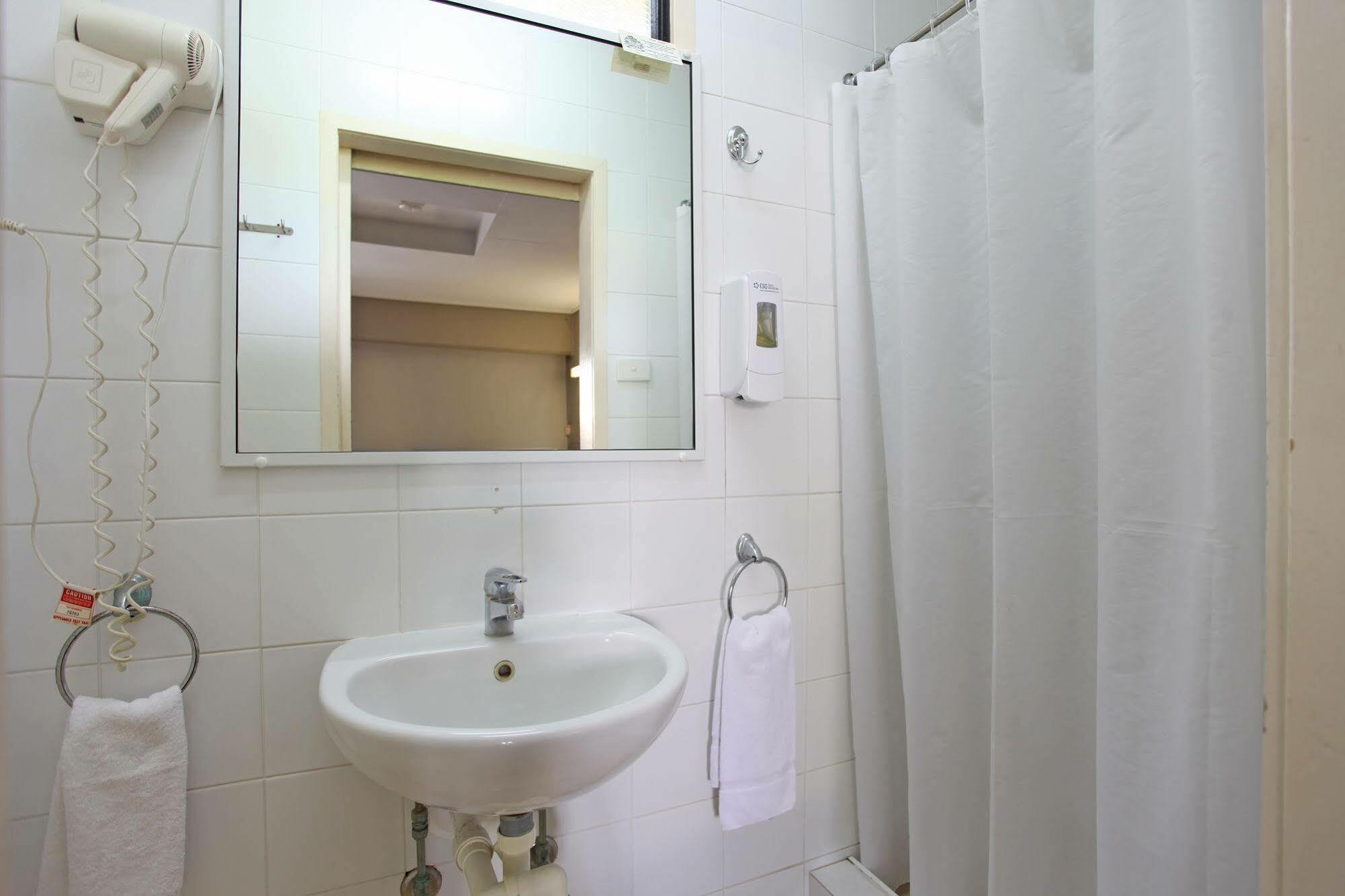 Tandara Hotel Motel Sarina Buitenkant foto