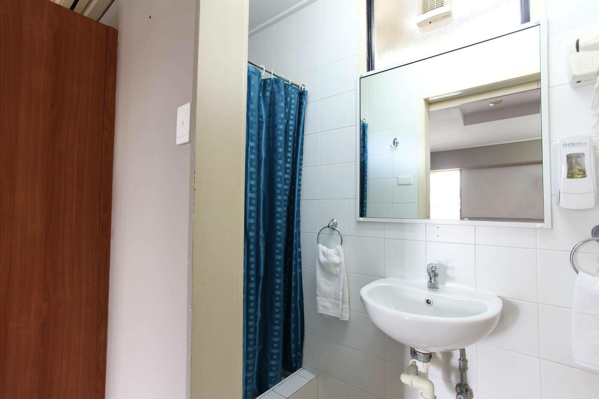 Tandara Hotel Motel Sarina Buitenkant foto